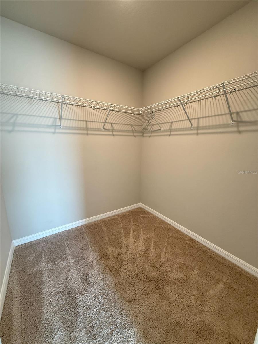 960 ROBIN HOLLY St OCOEE, FL 34761