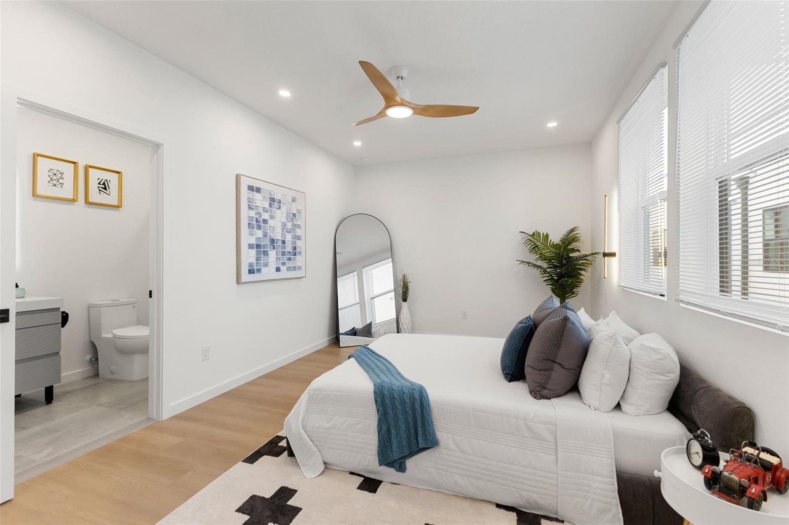 2108 4TH St ST PETERSBURG, FL 33705