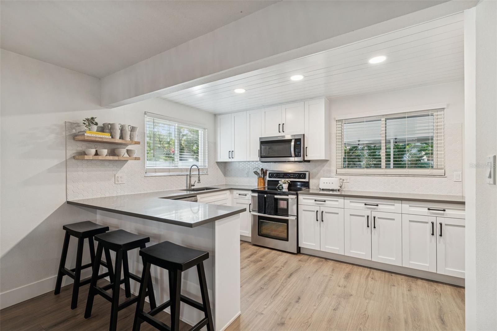 3216 W OAKELLAR Ave TAMPA, FL 33611