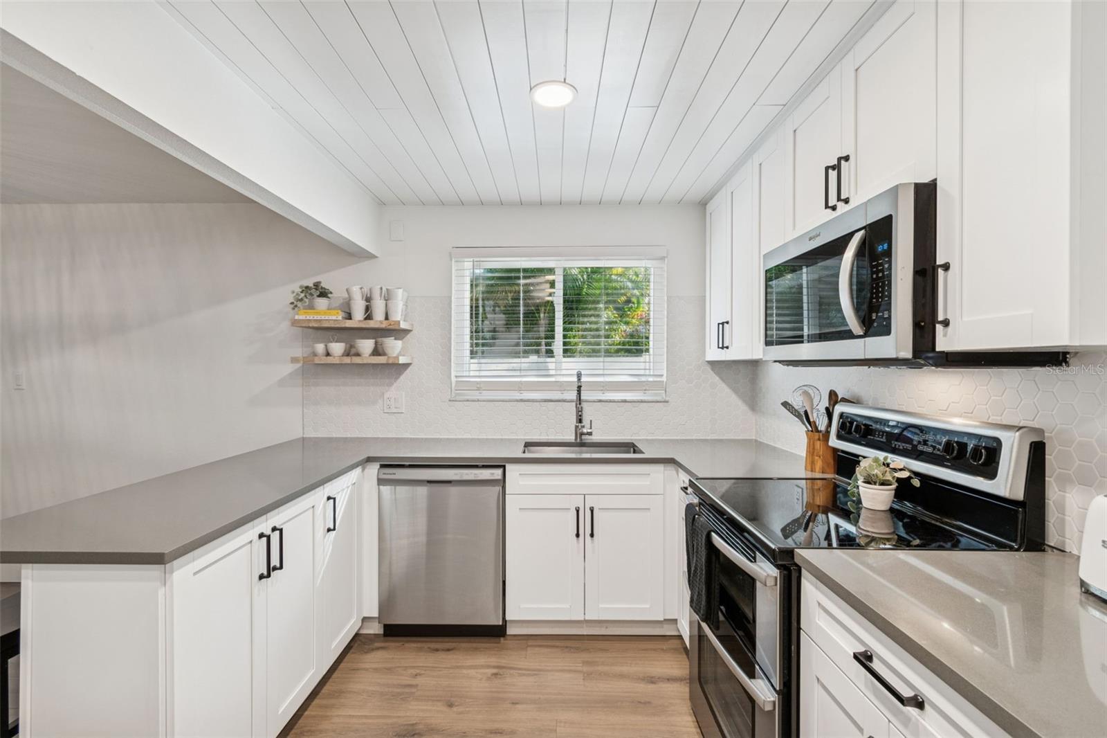 3216 W OAKELLAR Ave TAMPA, FL 33611