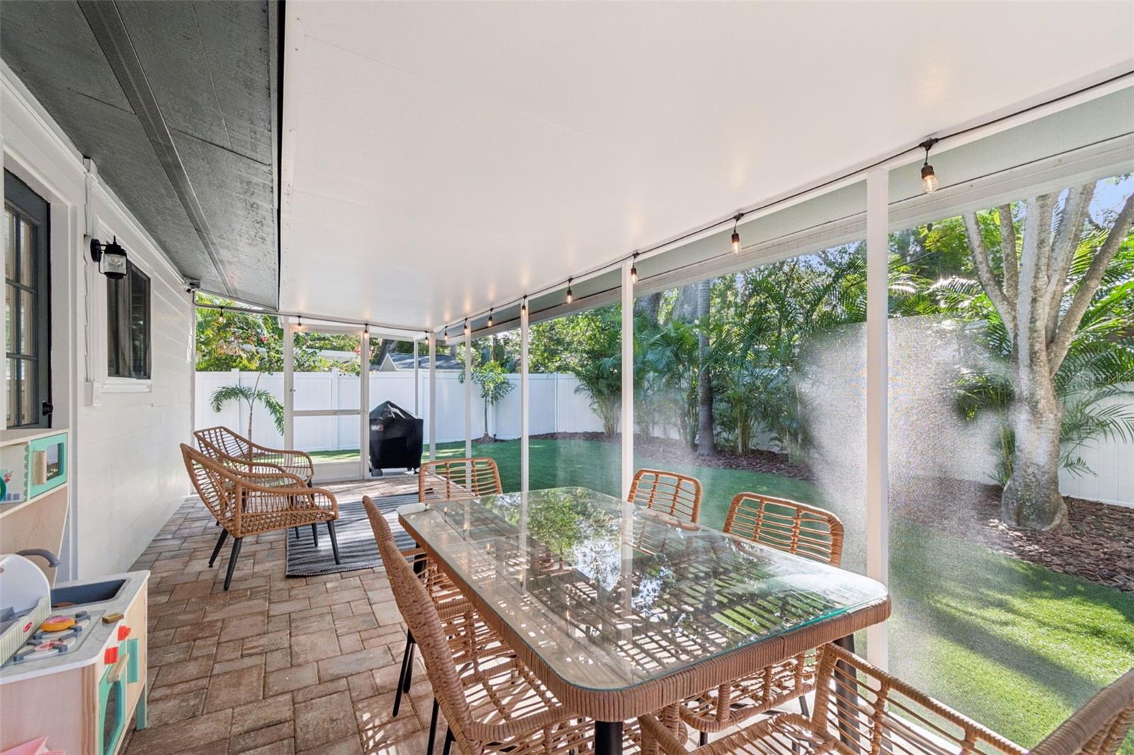 3216 W OAKELLAR Ave TAMPA, FL 33611