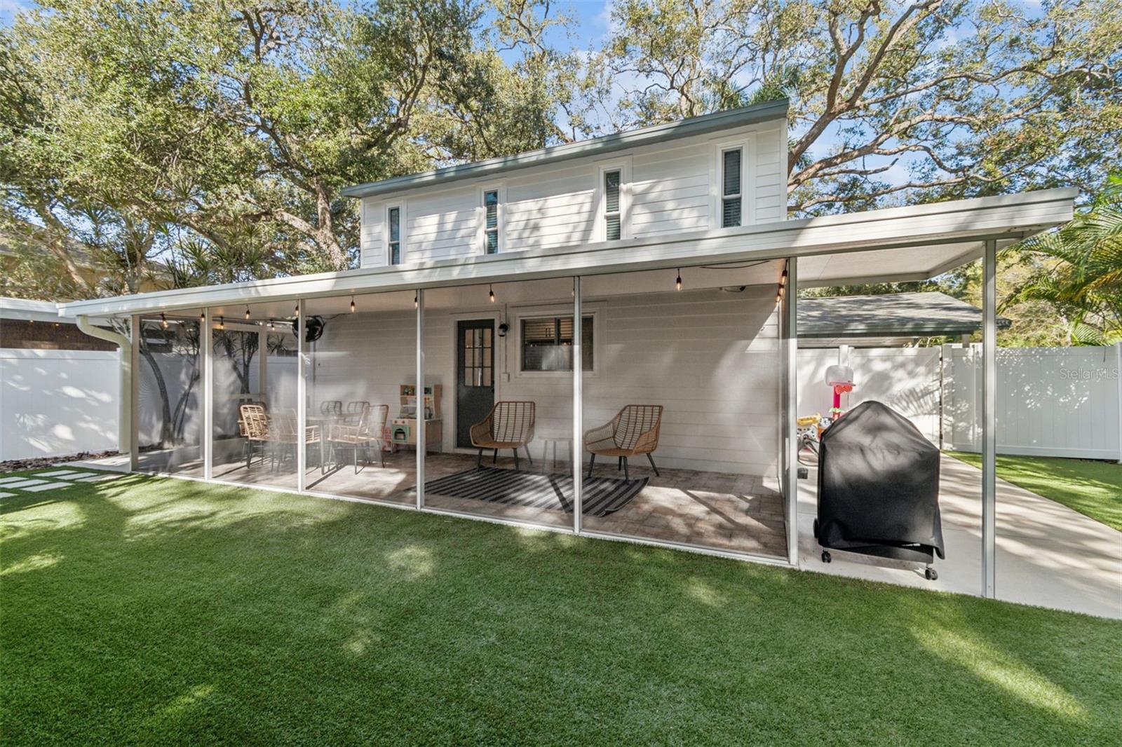 3216 W OAKELLAR Ave TAMPA, FL 33611