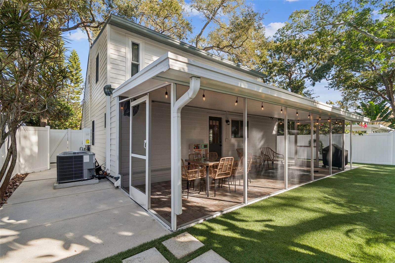 3216 W OAKELLAR Ave TAMPA, FL 33611