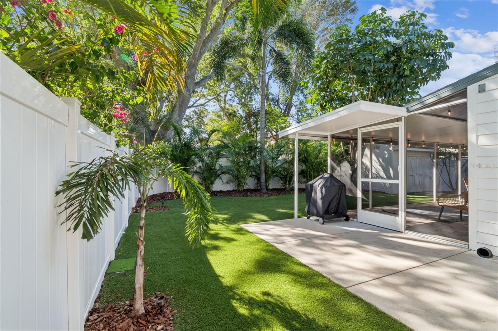 3216 W OAKELLAR Ave TAMPA, FL 33611