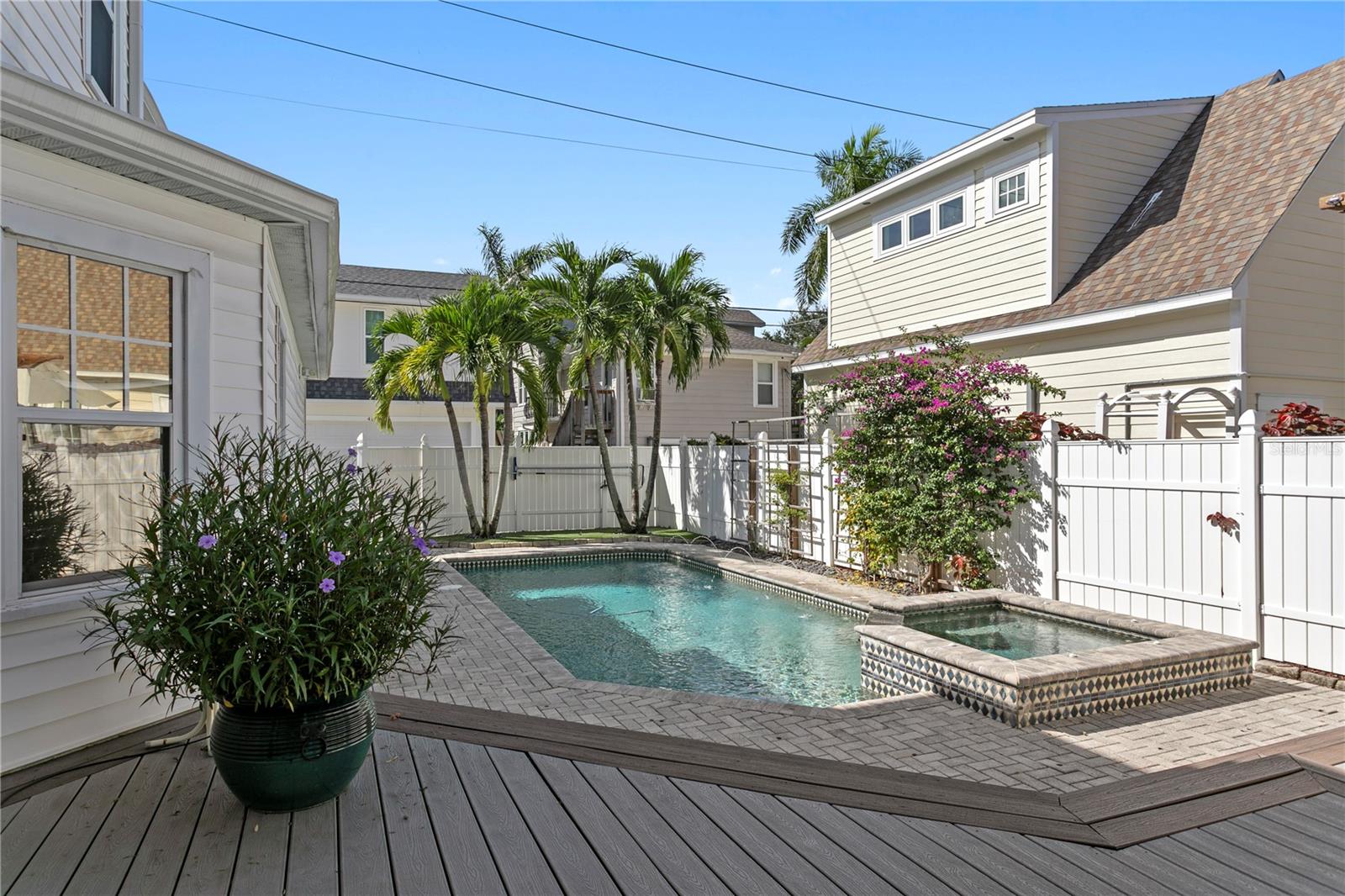 416 19TH Ave ST PETERSBURG, FL 33704