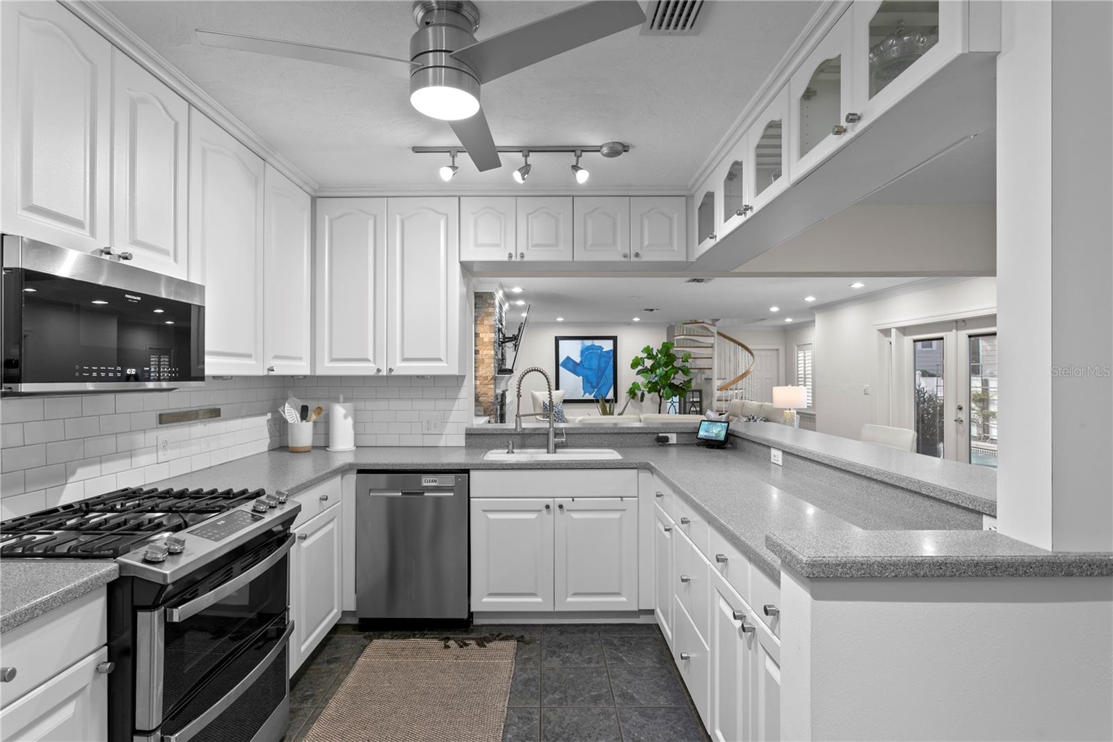 416 19TH Ave ST PETERSBURG, FL 33704