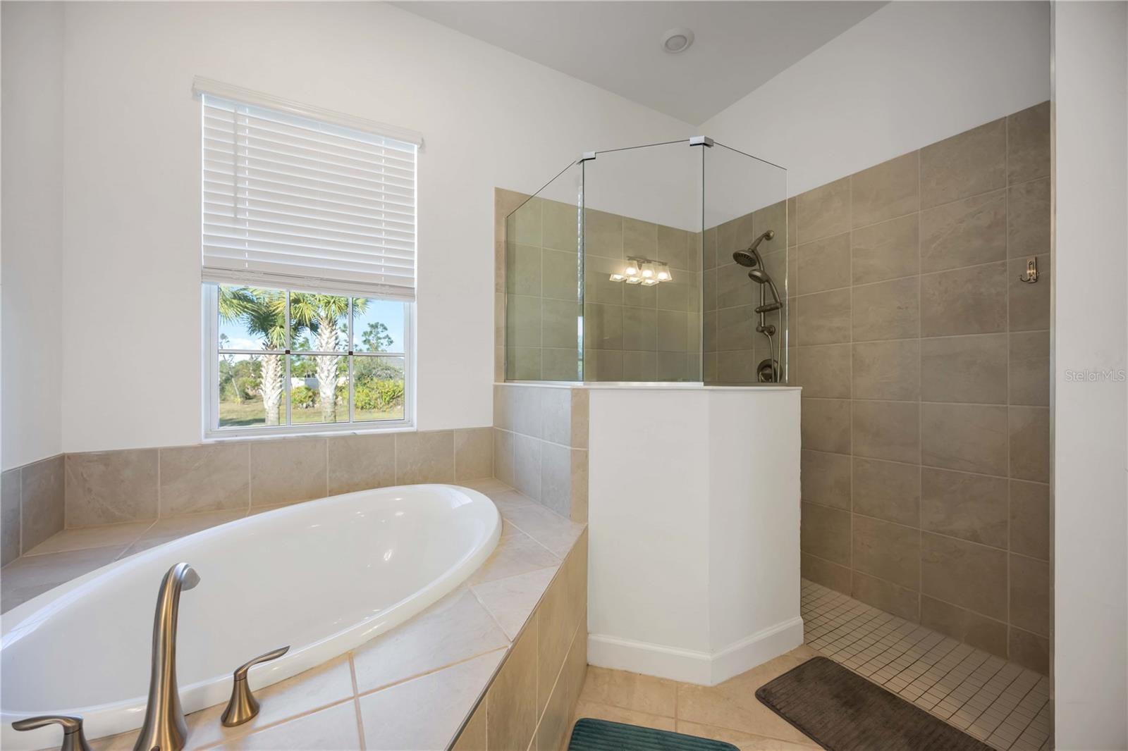 10016 DUQUESNE St PORT CHARLOTTE, FL 33981