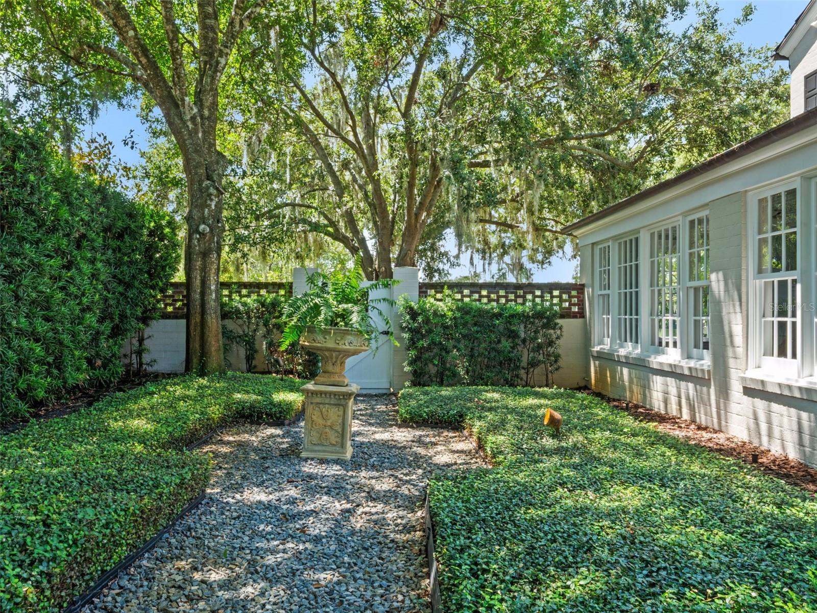 811 N Lk ADAIR Blvd ORLANDO, FL 32804