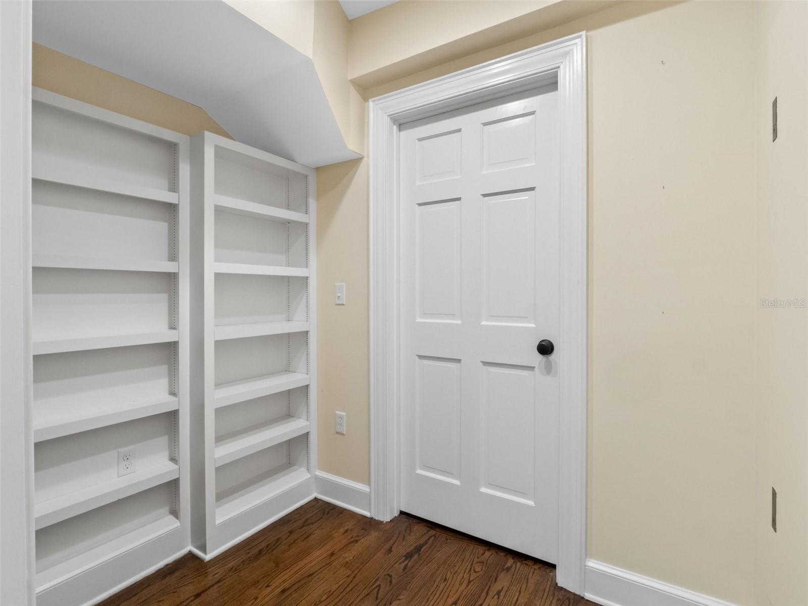 811 N Lk ADAIR Blvd ORLANDO, FL 32804