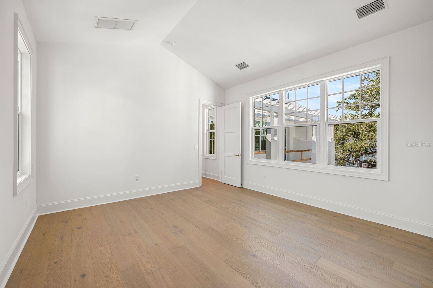 805 17TH Ave ST PETERSBURG, FL 33704