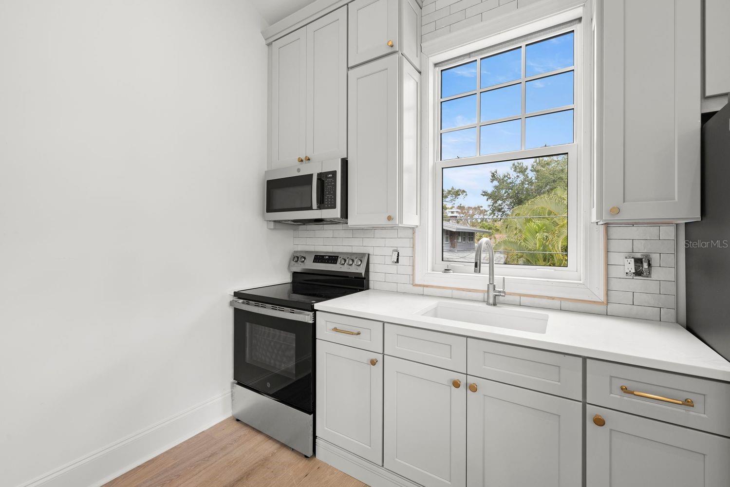 805 17TH Ave ST PETERSBURG, FL 33704