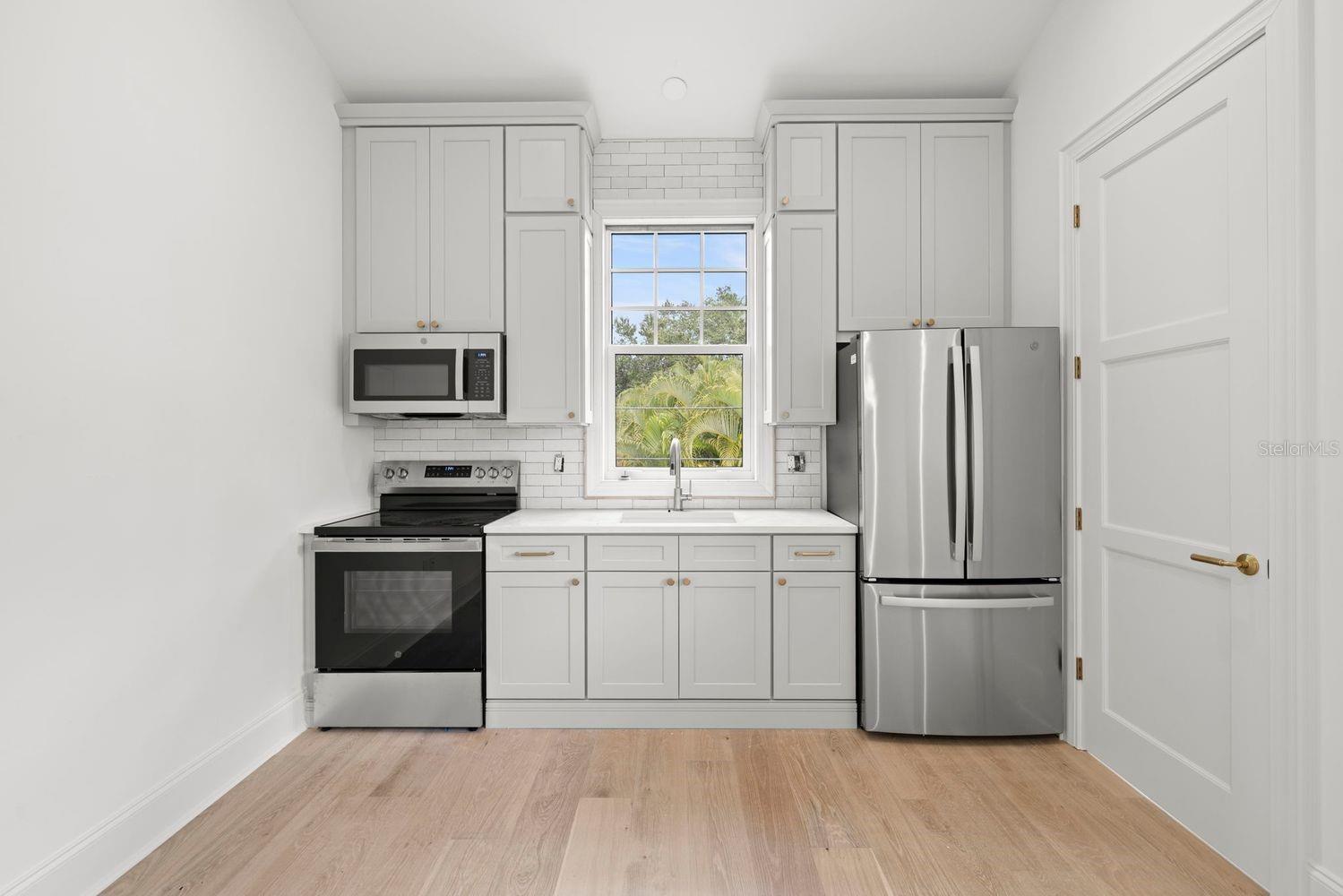 805 17TH Ave ST PETERSBURG, FL 33704