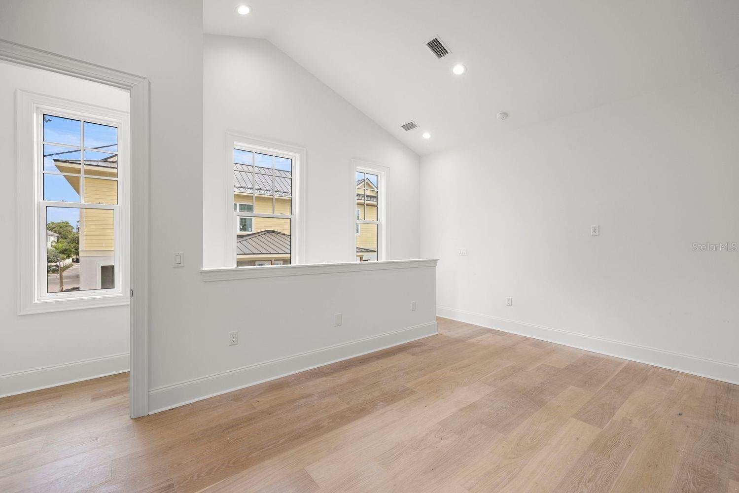 805 17TH Ave ST PETERSBURG, FL 33704