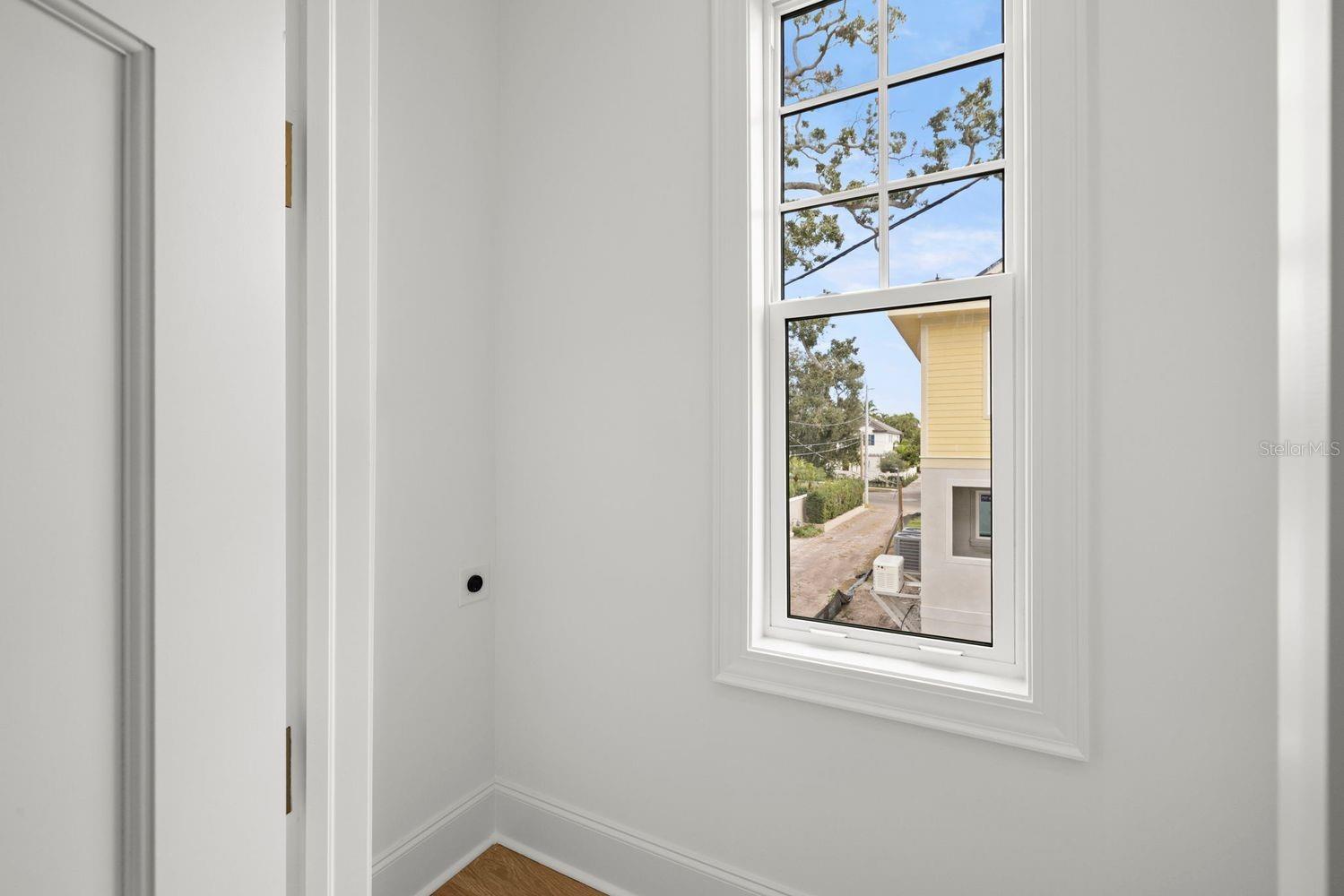 805 17TH Ave ST PETERSBURG, FL 33704