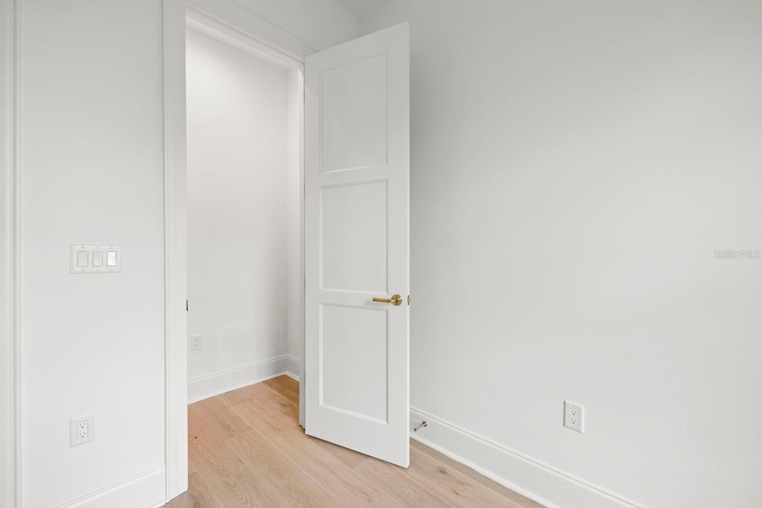 805 17TH Ave ST PETERSBURG, FL 33704