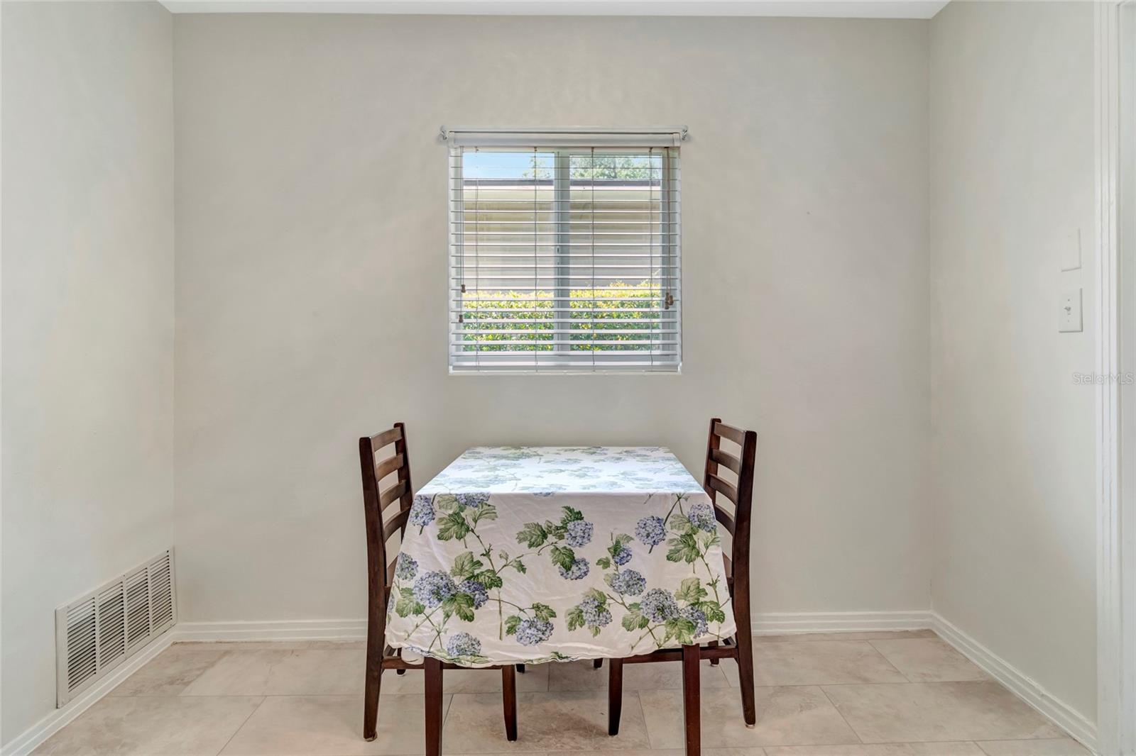 1217 E AMELIA St ORLANDO, FL 32803