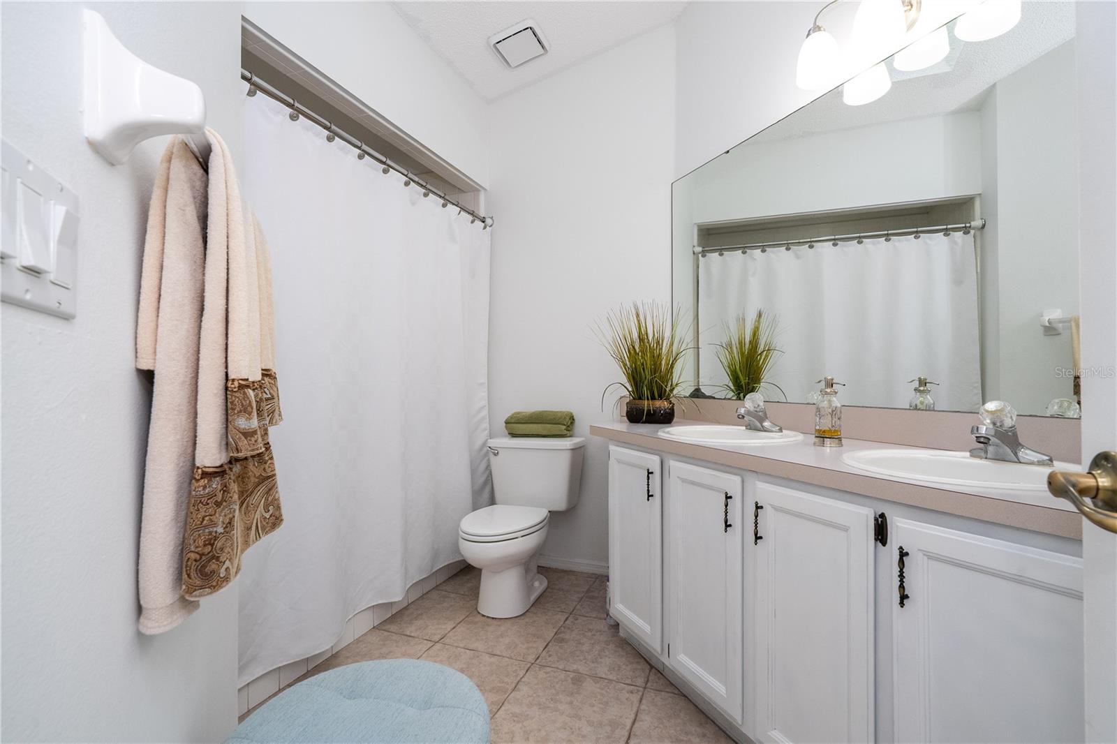 3219 BREWSTER Dr KISSIMMEE, FL 34743