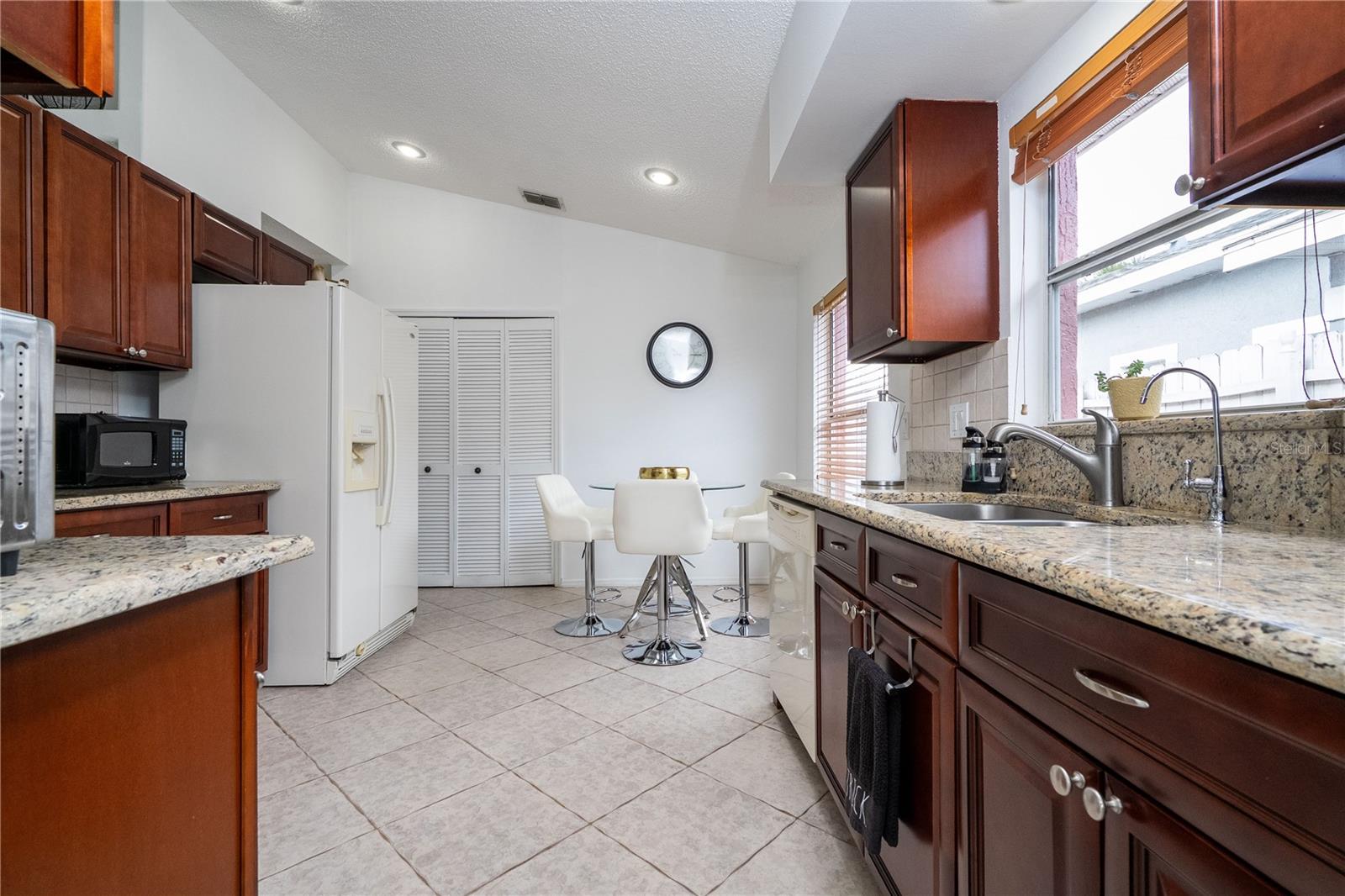 3219 BREWSTER Dr KISSIMMEE, FL 34743