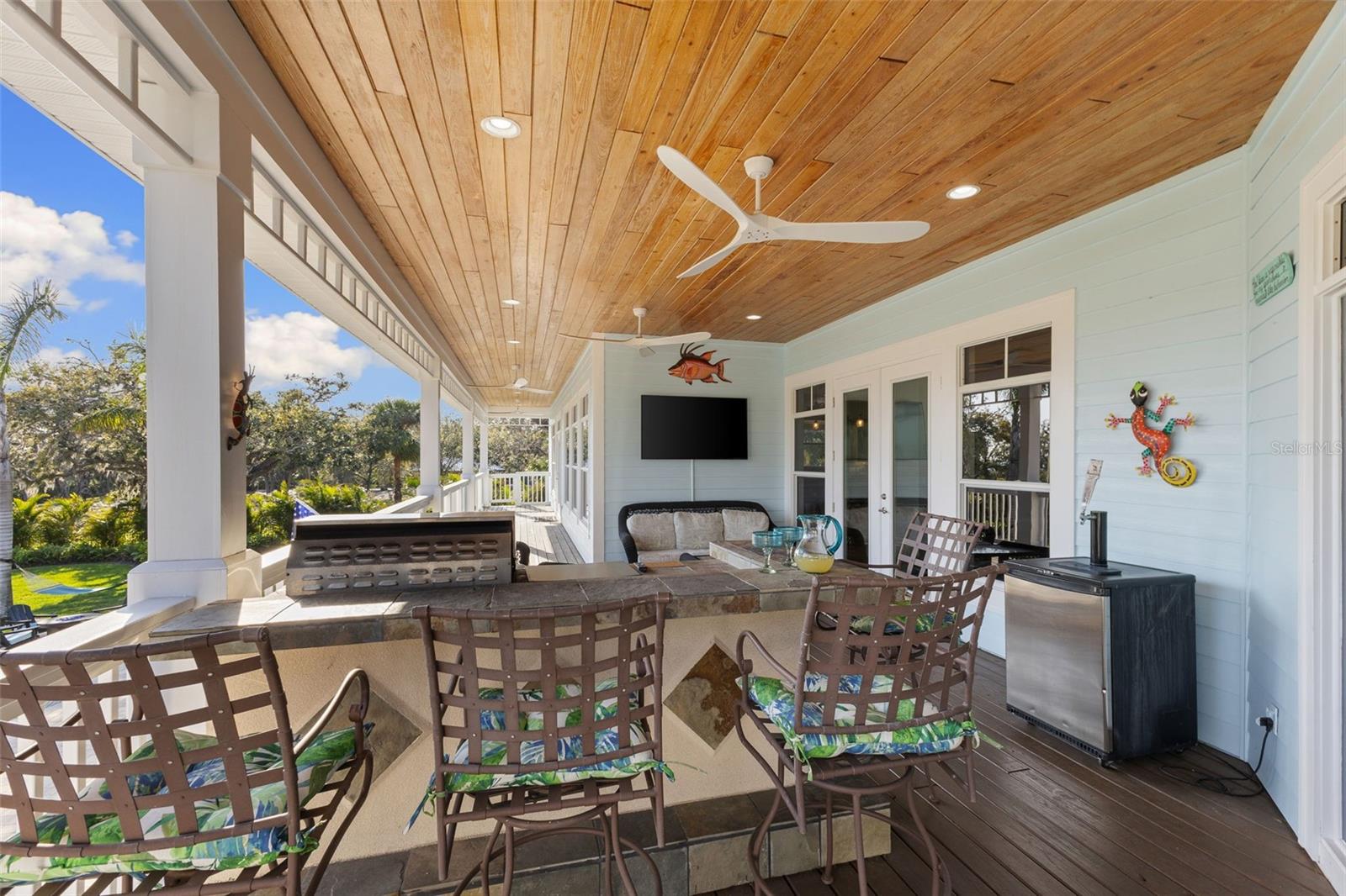 450 BAYSHORE Dr TERRA CEIA, FL 34250