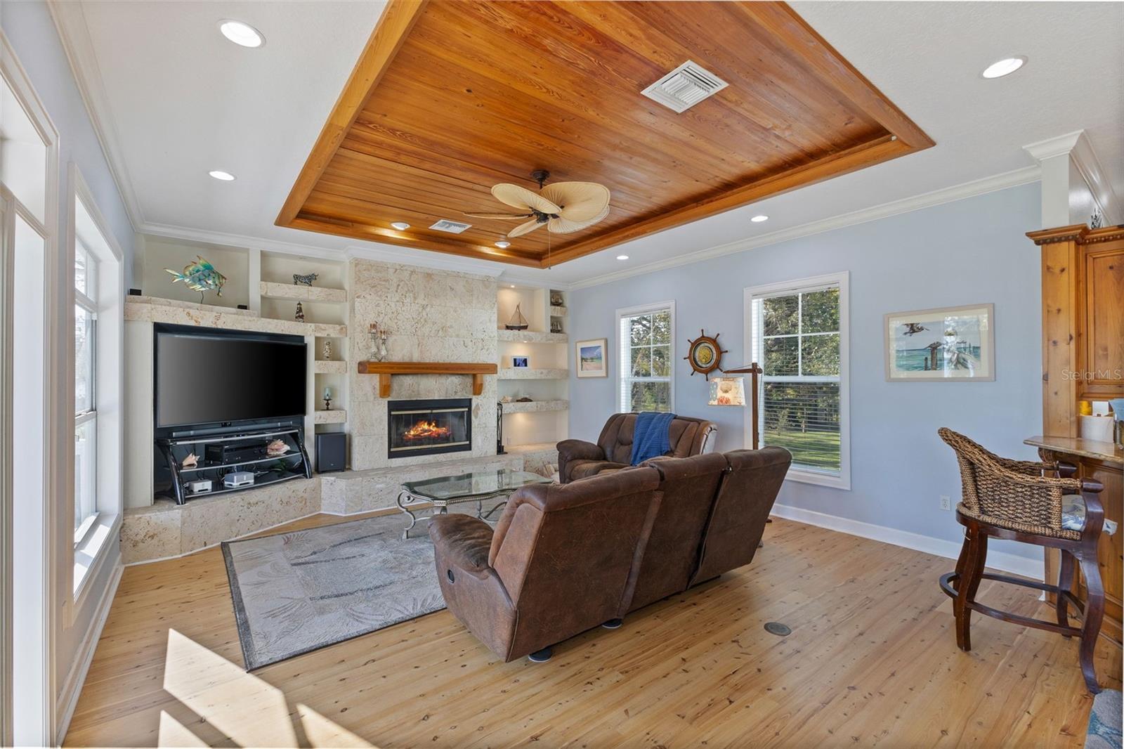 450 BAYSHORE Dr TERRA CEIA, FL 34250