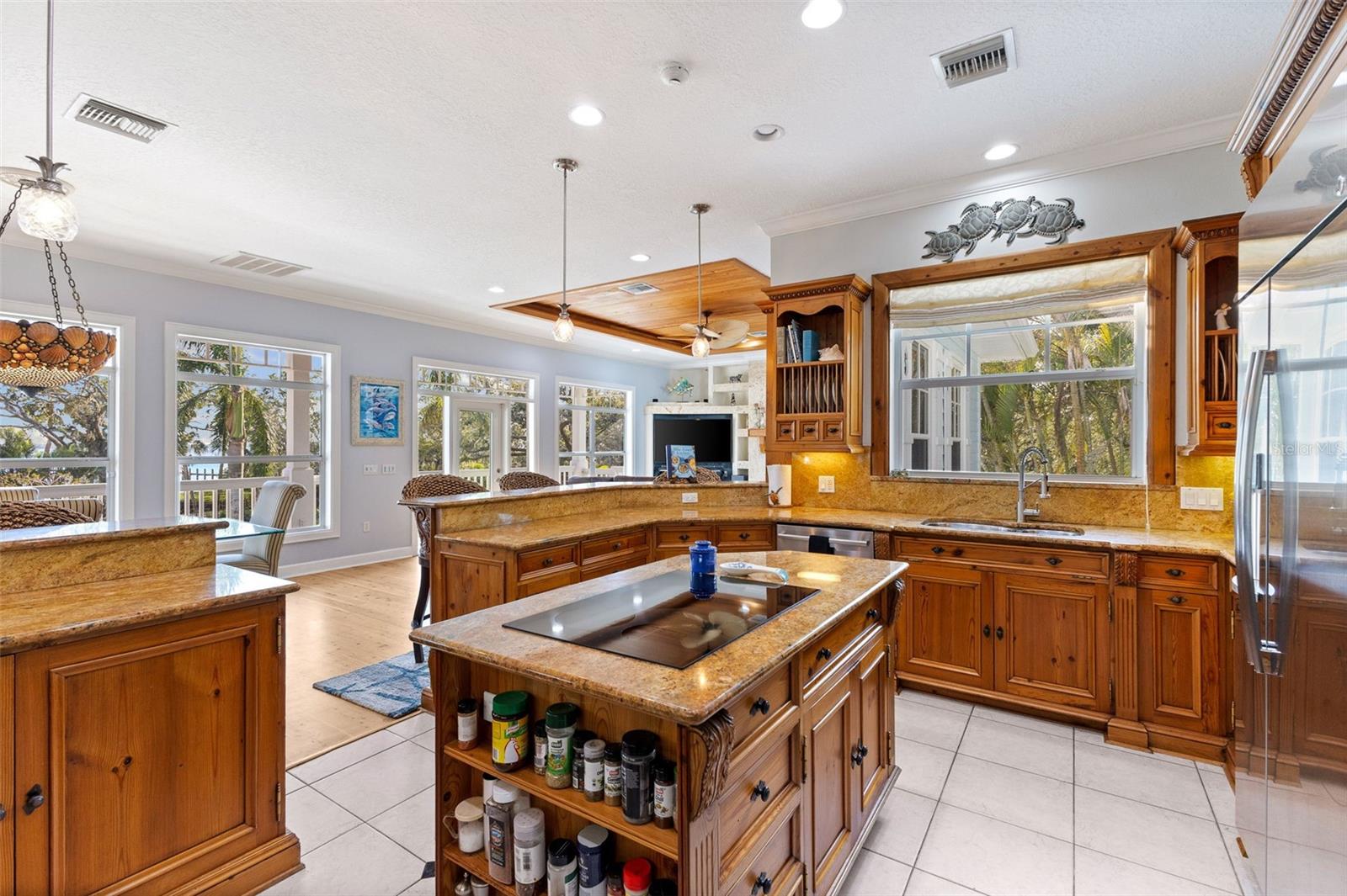 450 BAYSHORE Dr TERRA CEIA, FL 34250