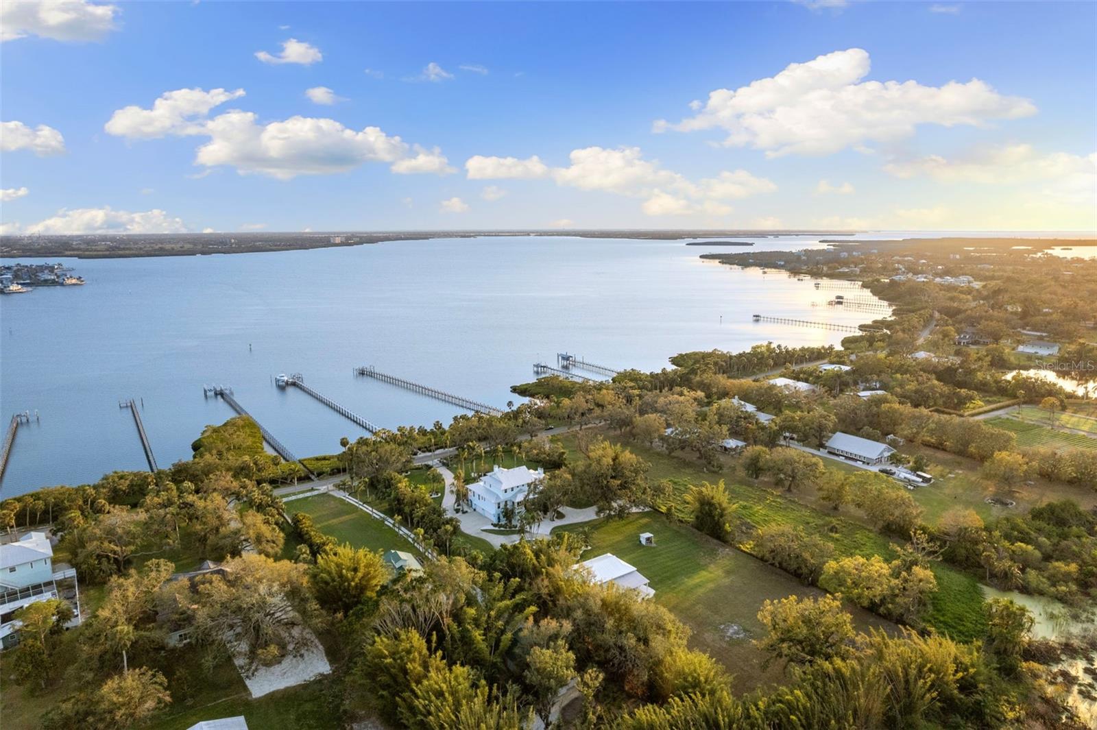 450 BAYSHORE Dr TERRA CEIA, FL 34250