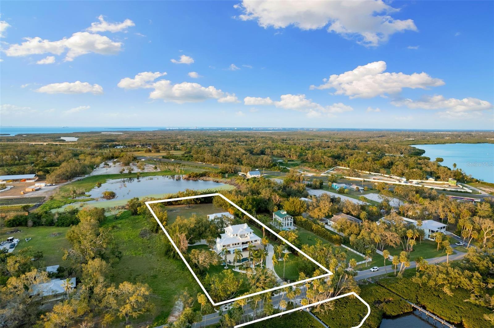 450 BAYSHORE Dr TERRA CEIA, FL 34250