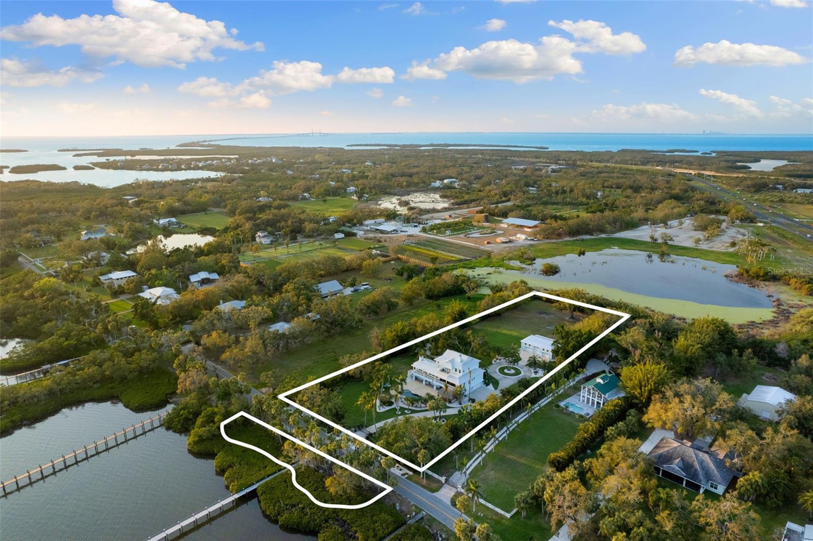 450 BAYSHORE Dr TERRA CEIA, FL 34250