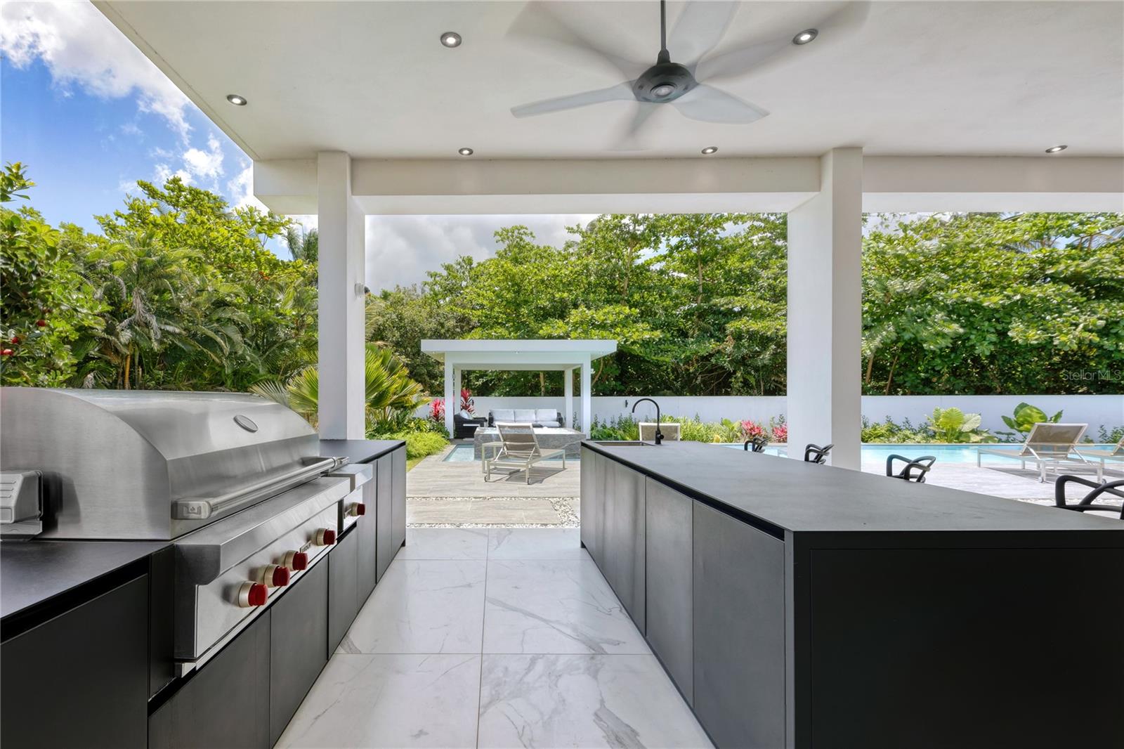 1 DORADO Bch ESTATES DORADO, PR 00646