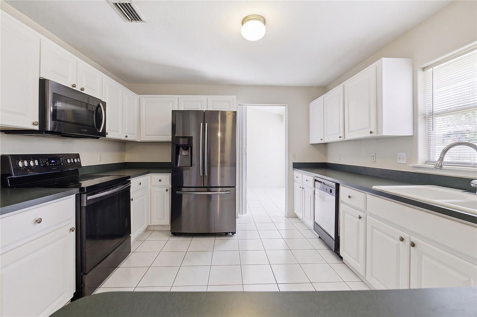 2879 CYPRESSVIEW Ct KISSIMMEE, FL 34746