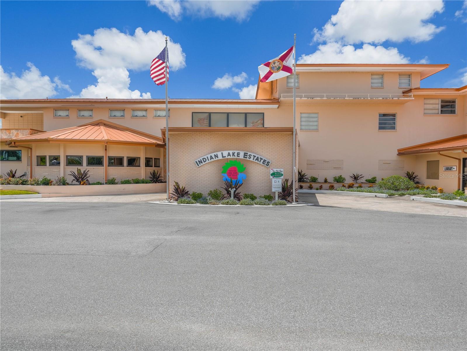 914 & 916 POINCIANA Dr INDIAN LAKE ESTATES, FL 33855