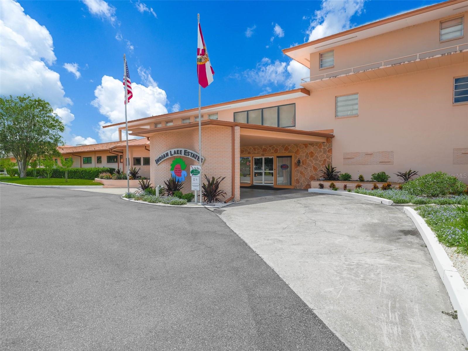 914 & 916 POINCIANA Dr INDIAN LAKE ESTATES, FL 33855