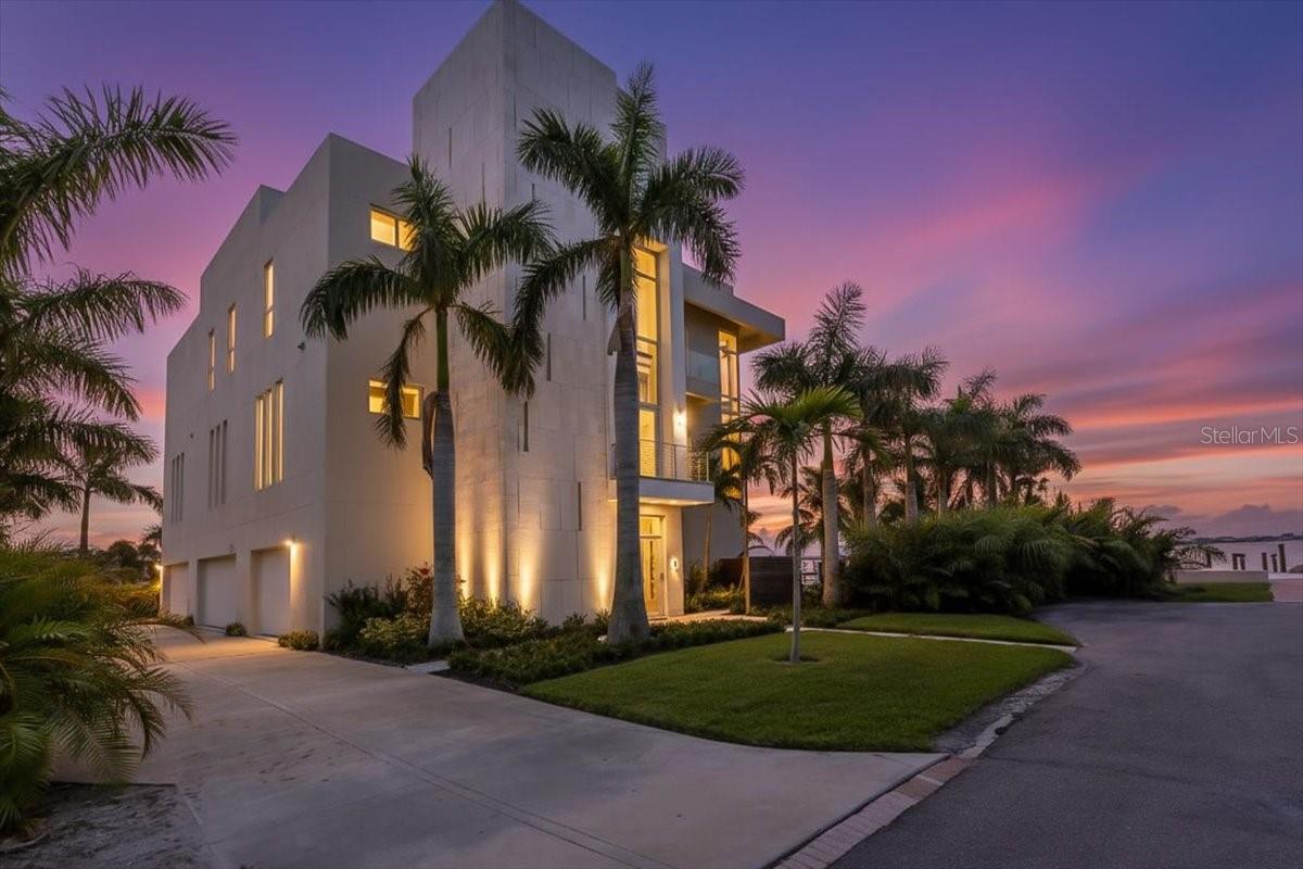 1000 TOCOBAGA Ln SARASOTA, FL 34236