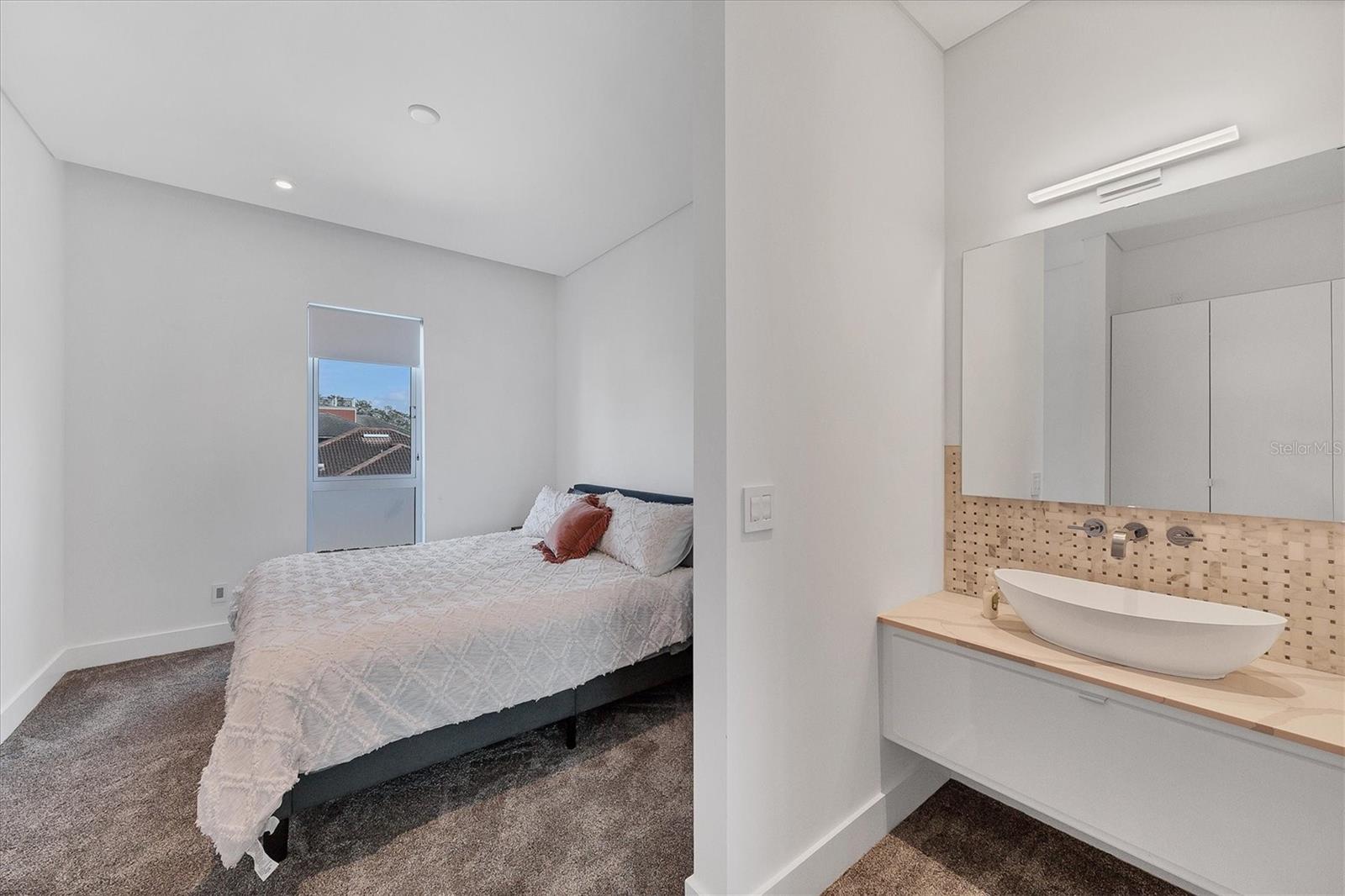 1000 TOCOBAGA Ln SARASOTA, FL 34236