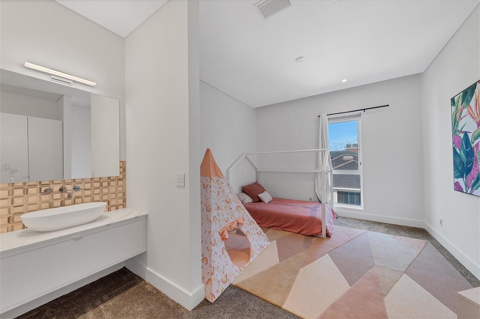 1000 TOCOBAGA Ln SARASOTA, FL 34236