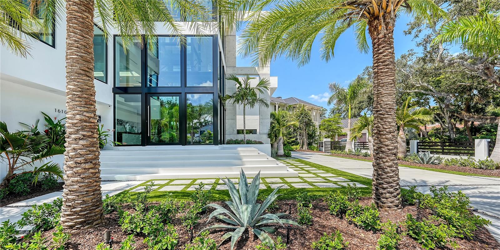 1610 N LODGE Dr SARASOTA, FL 34239