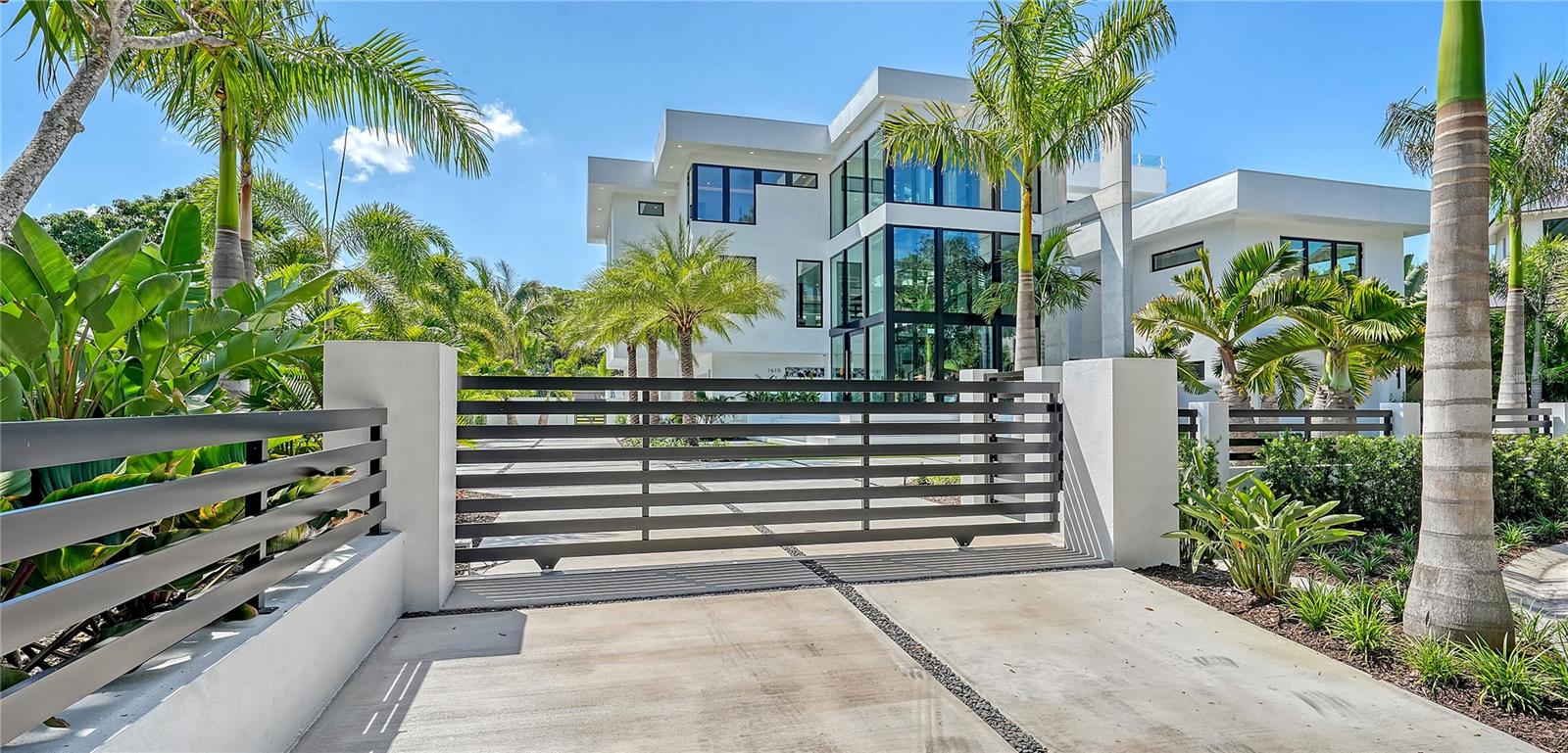 1610 N LODGE Dr SARASOTA, FL 34239