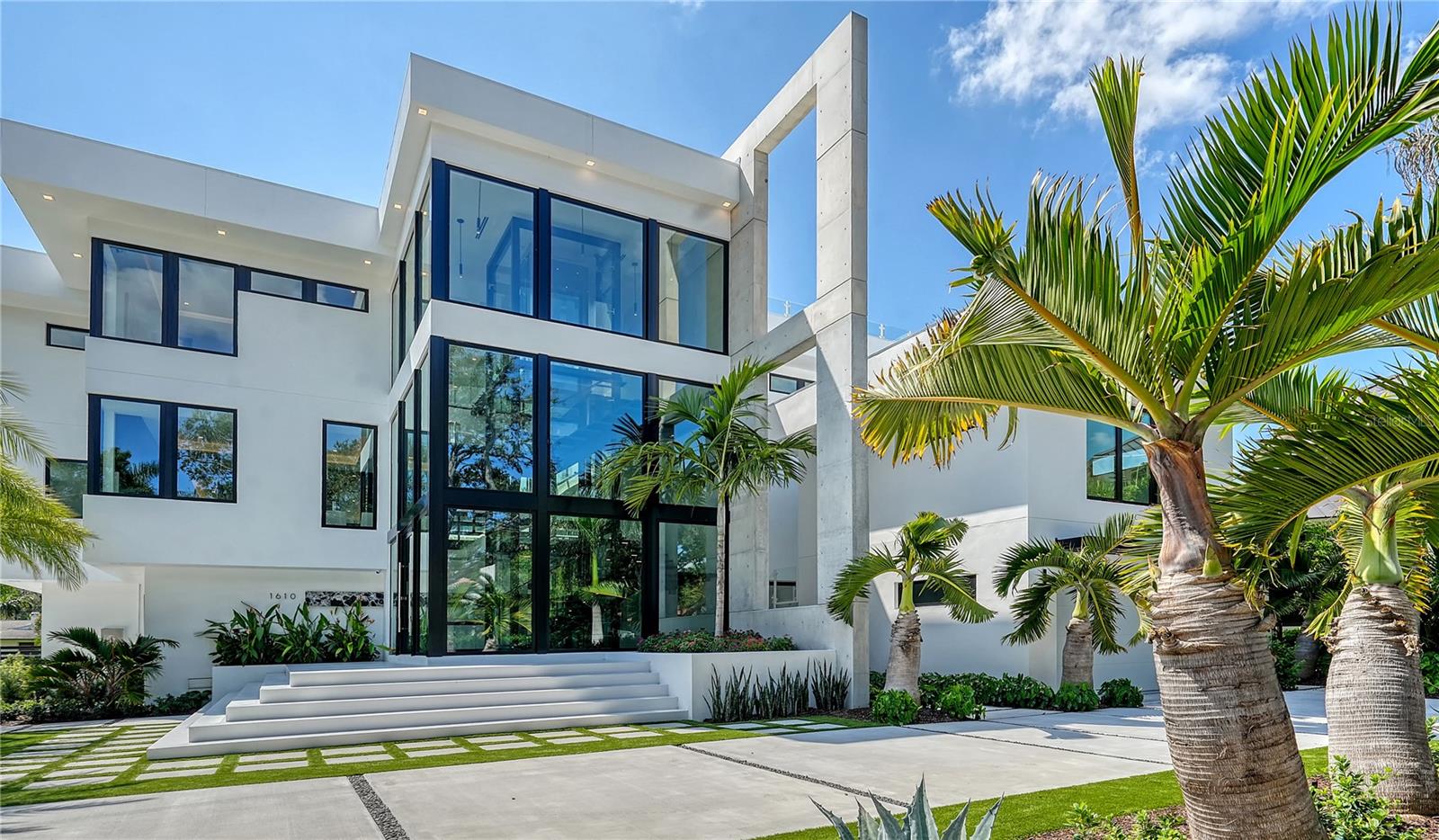 1610 N LODGE Dr SARASOTA, FL 34239