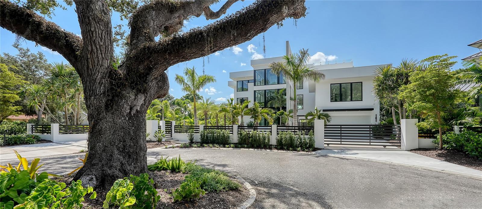 1610 N LODGE Dr SARASOTA, FL 34239