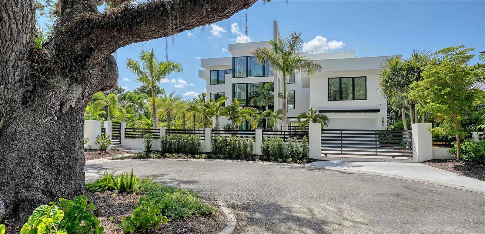 1610 N LODGE Dr SARASOTA, FL 34239