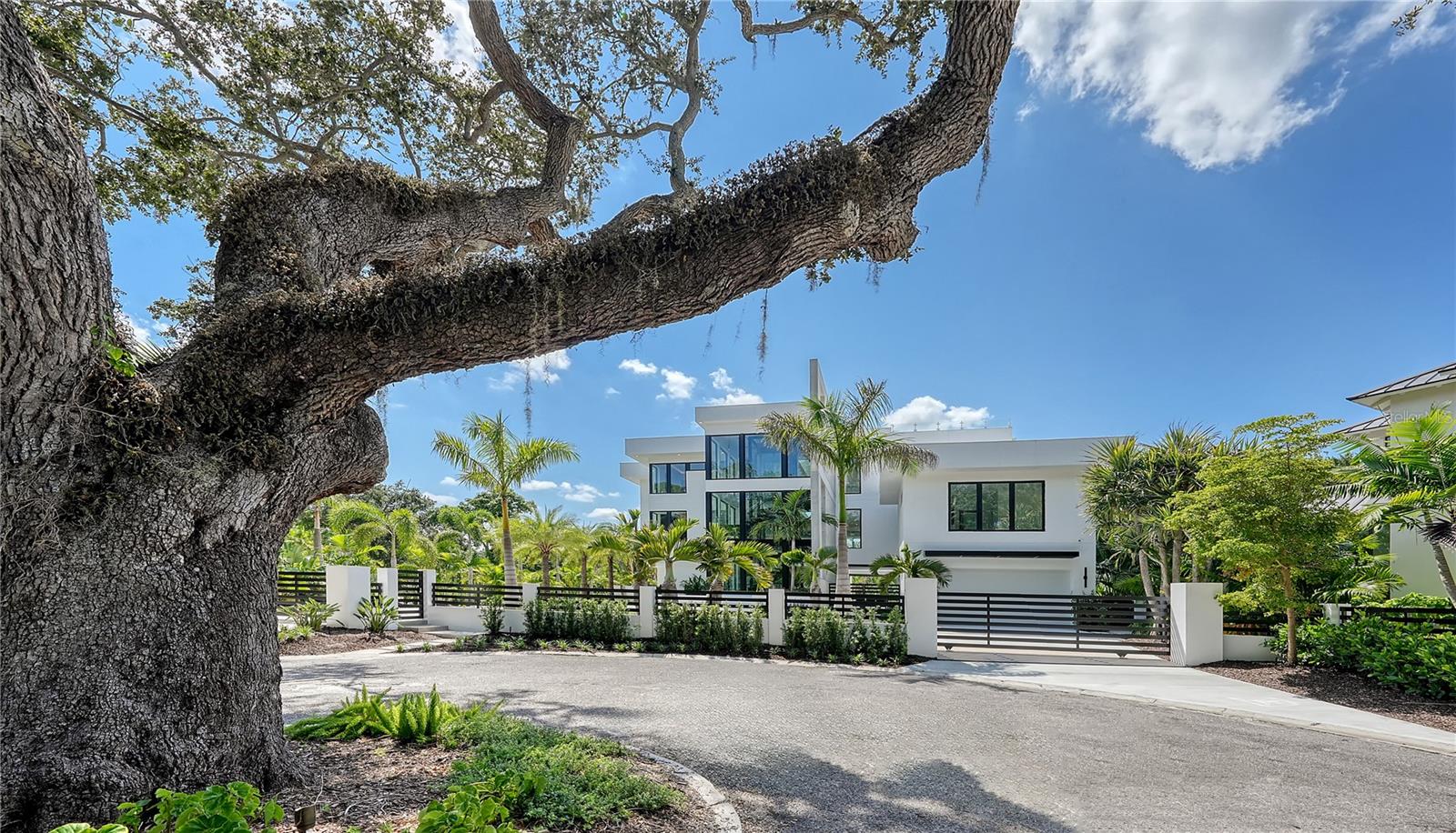 1610 N LODGE Dr SARASOTA, FL 34239