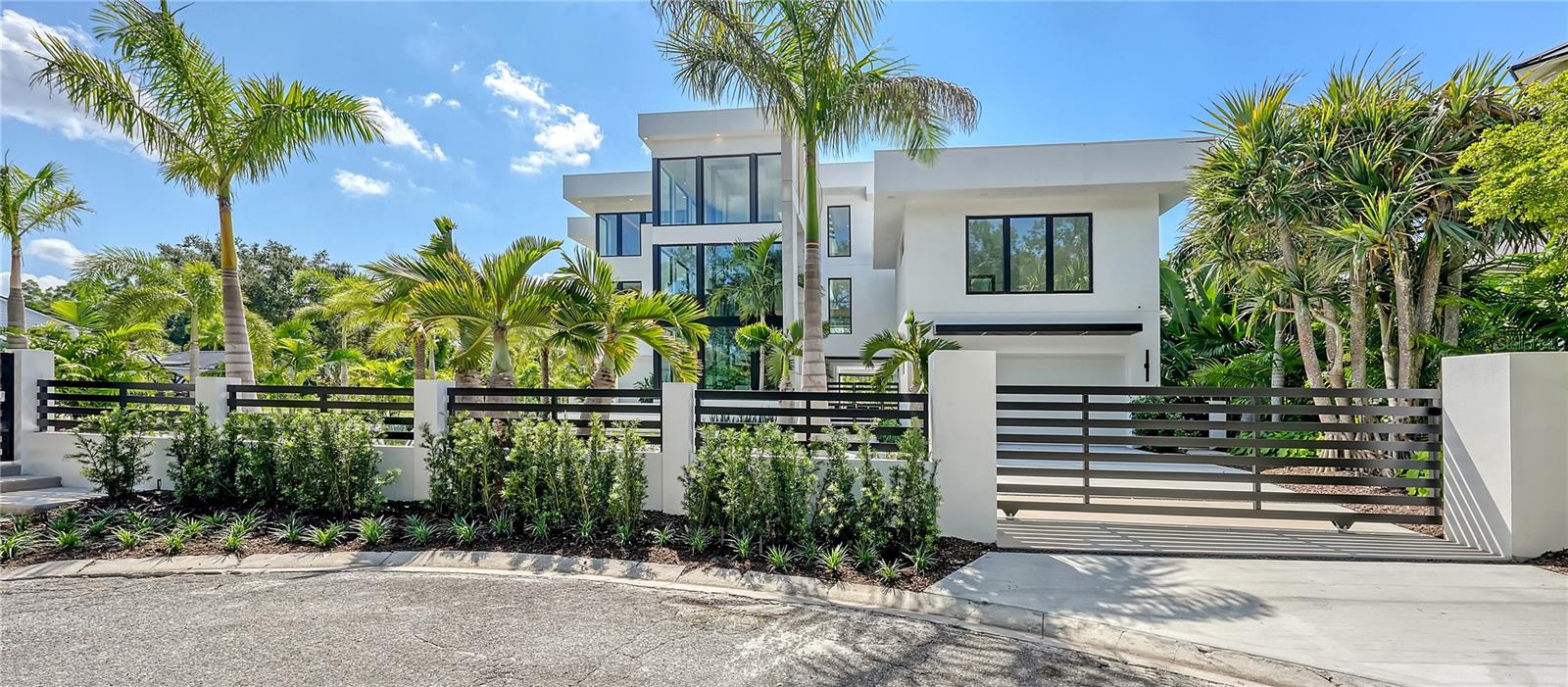 1610 N LODGE Dr SARASOTA, FL 34239