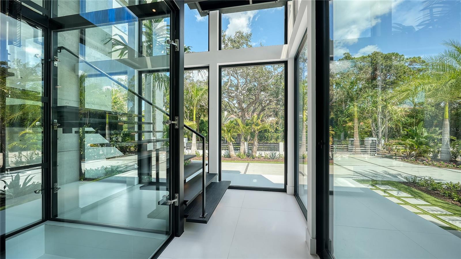 1610 N LODGE Dr SARASOTA, FL 34239