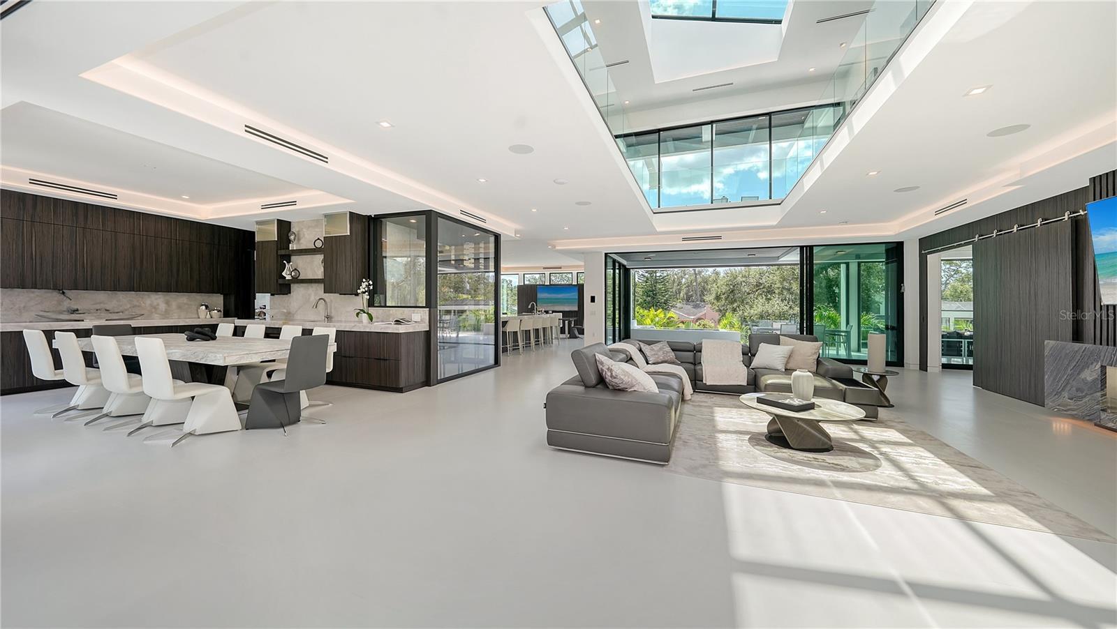 1610 N LODGE Dr SARASOTA, FL 34239