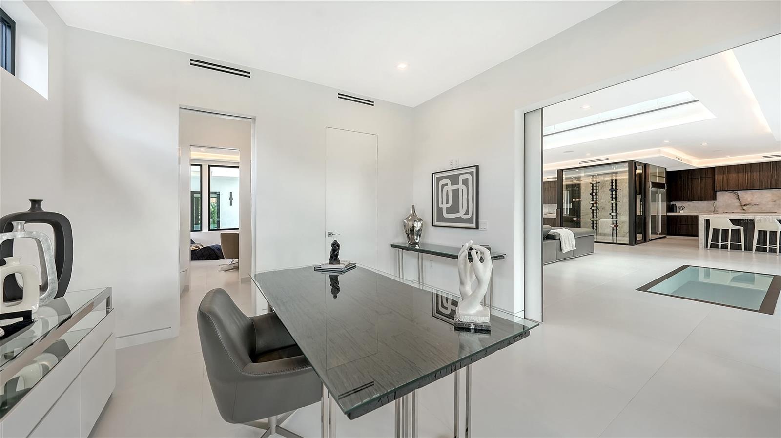 1610 N LODGE Dr SARASOTA, FL 34239