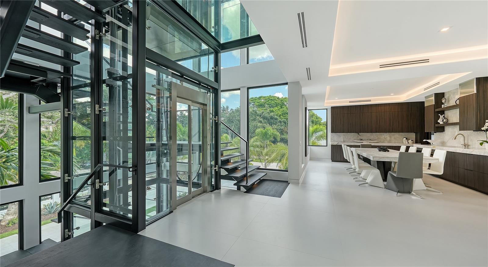 1610 N LODGE Dr SARASOTA, FL 34239