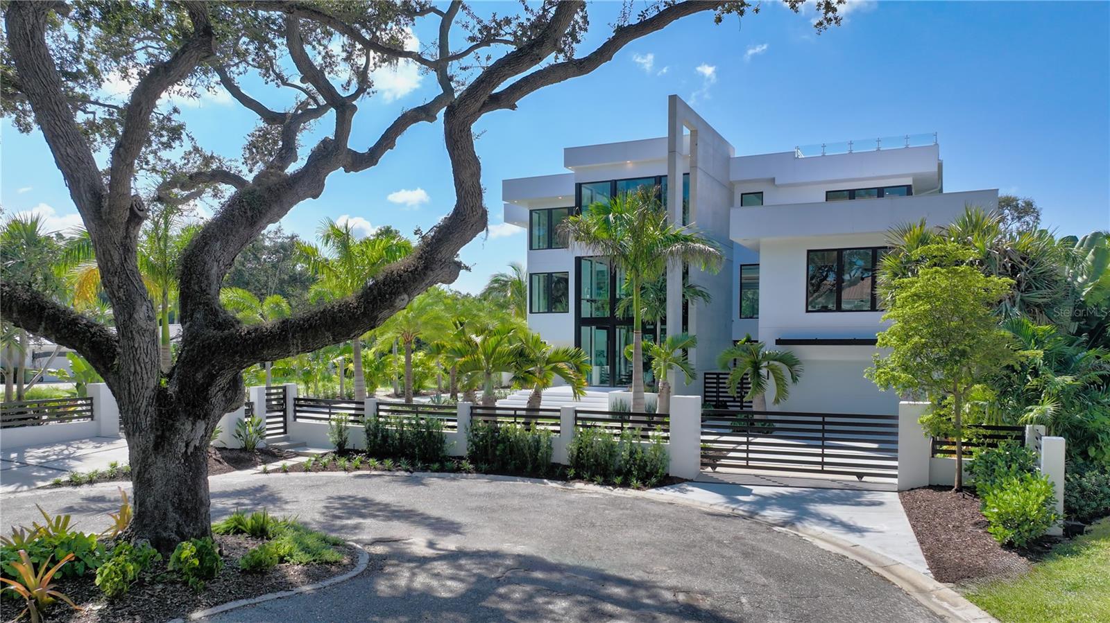 1610 N LODGE Dr SARASOTA, FL 34239