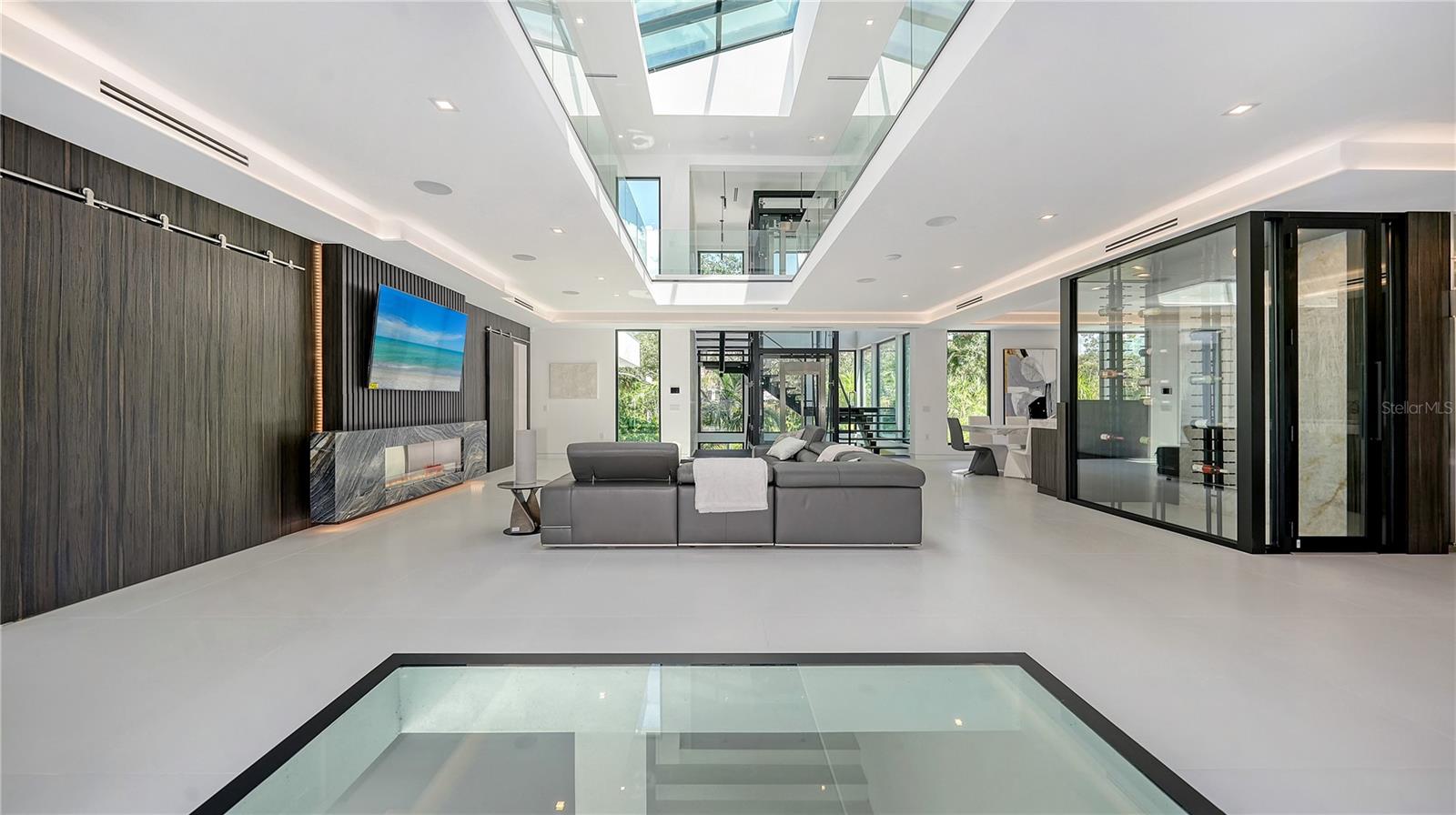 1610 N LODGE Dr SARASOTA, FL 34239