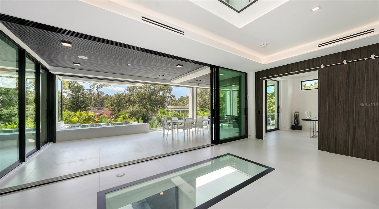 1610 N LODGE Dr SARASOTA, FL 34239