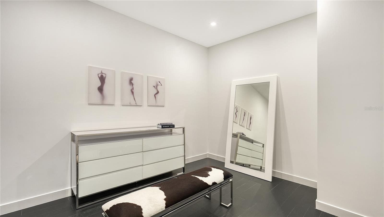 1610 N LODGE Dr SARASOTA, FL 34239